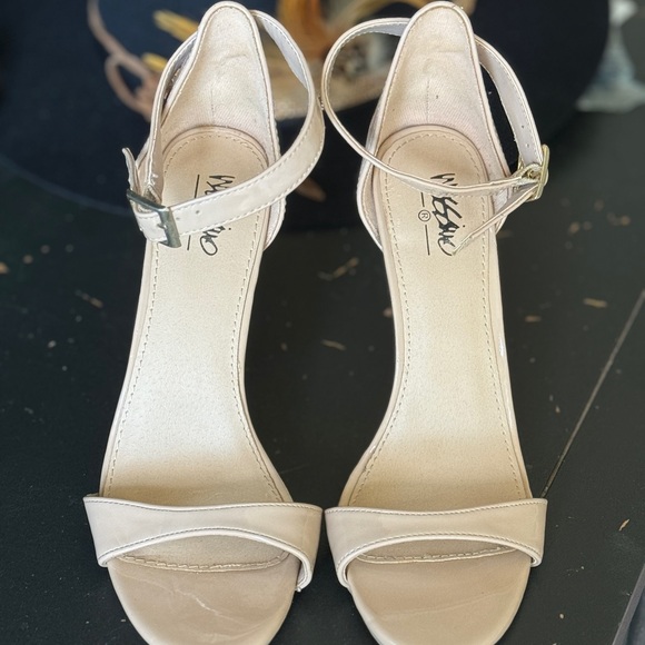 Mossimo Nude Patent Leather Stappy Heels - Picture 5 of 7